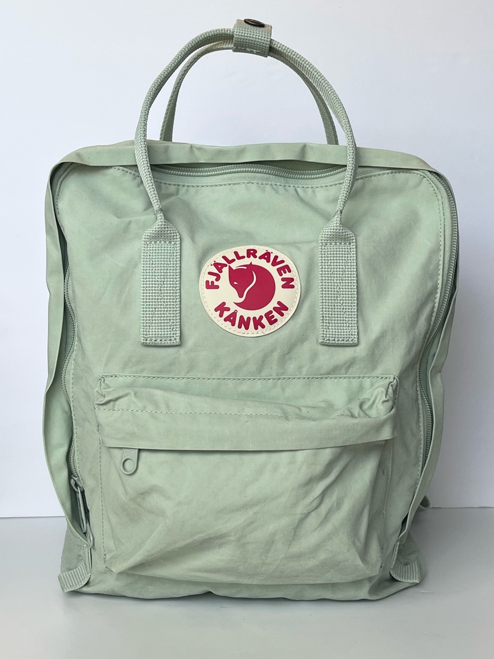 Fjallraven Kånken Classic Backpack Pastel Sage Green 16L